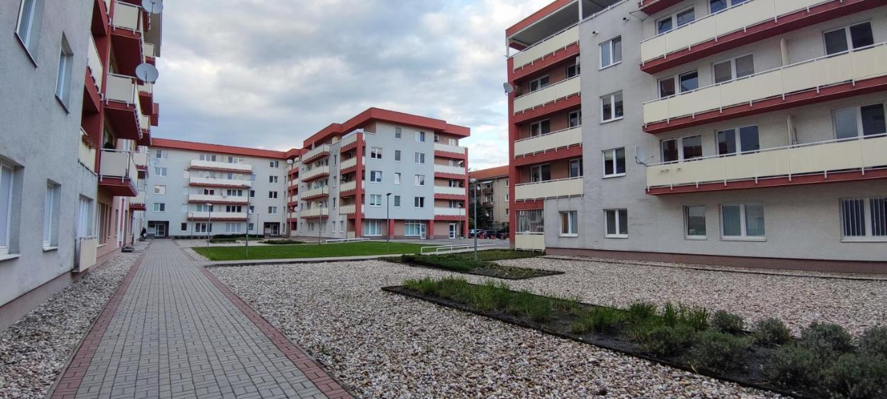 2 Izbovy Byt 60M2 V Centre Na Bakossovej, 24H Self Checkin Apartman Besztercebánya Kültér fotó