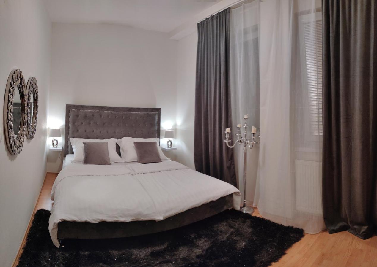 2 Izbovy Byt 60M2 V Centre Na Bakossovej, 24H Self Checkin Apartman Besztercebánya Kültér fotó
